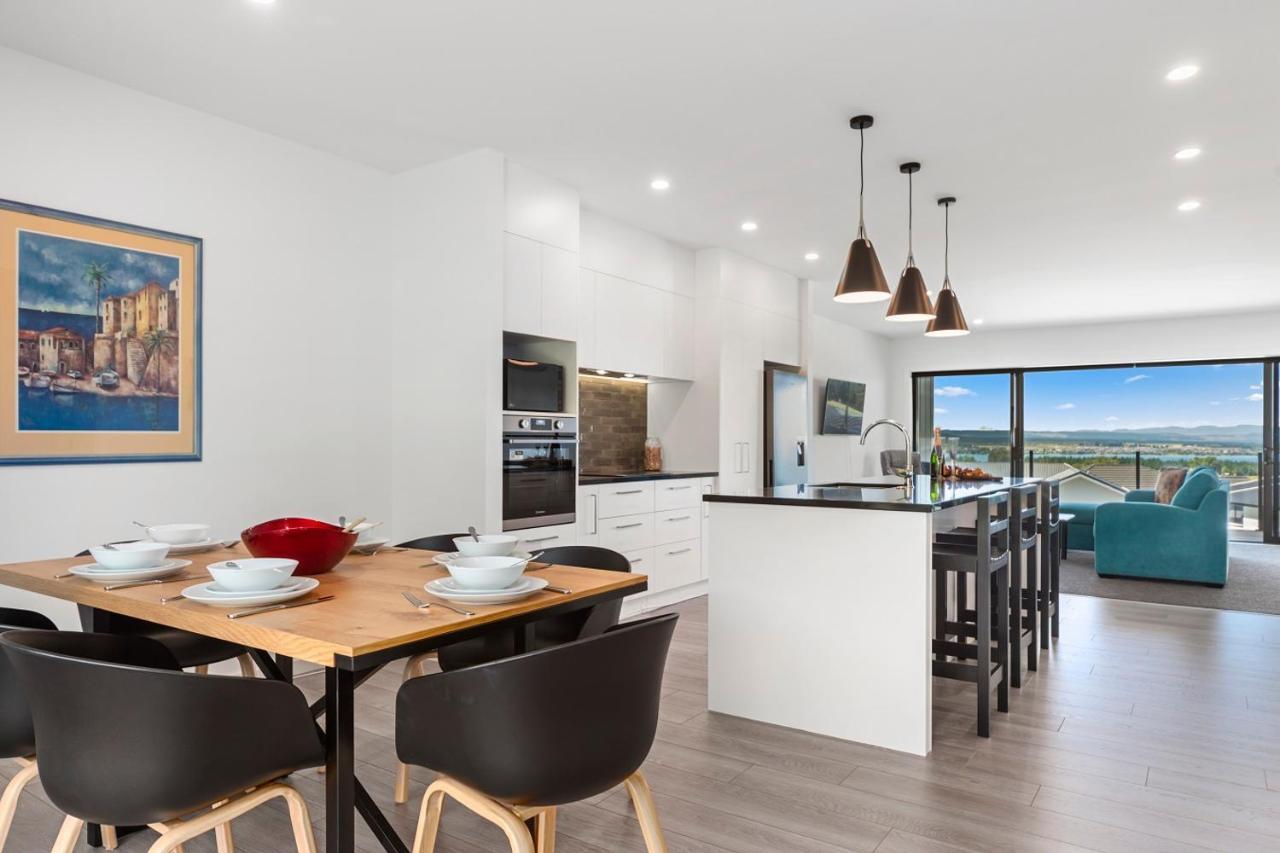 Blue Dun Views - Taupo Apartment Bagian luar foto