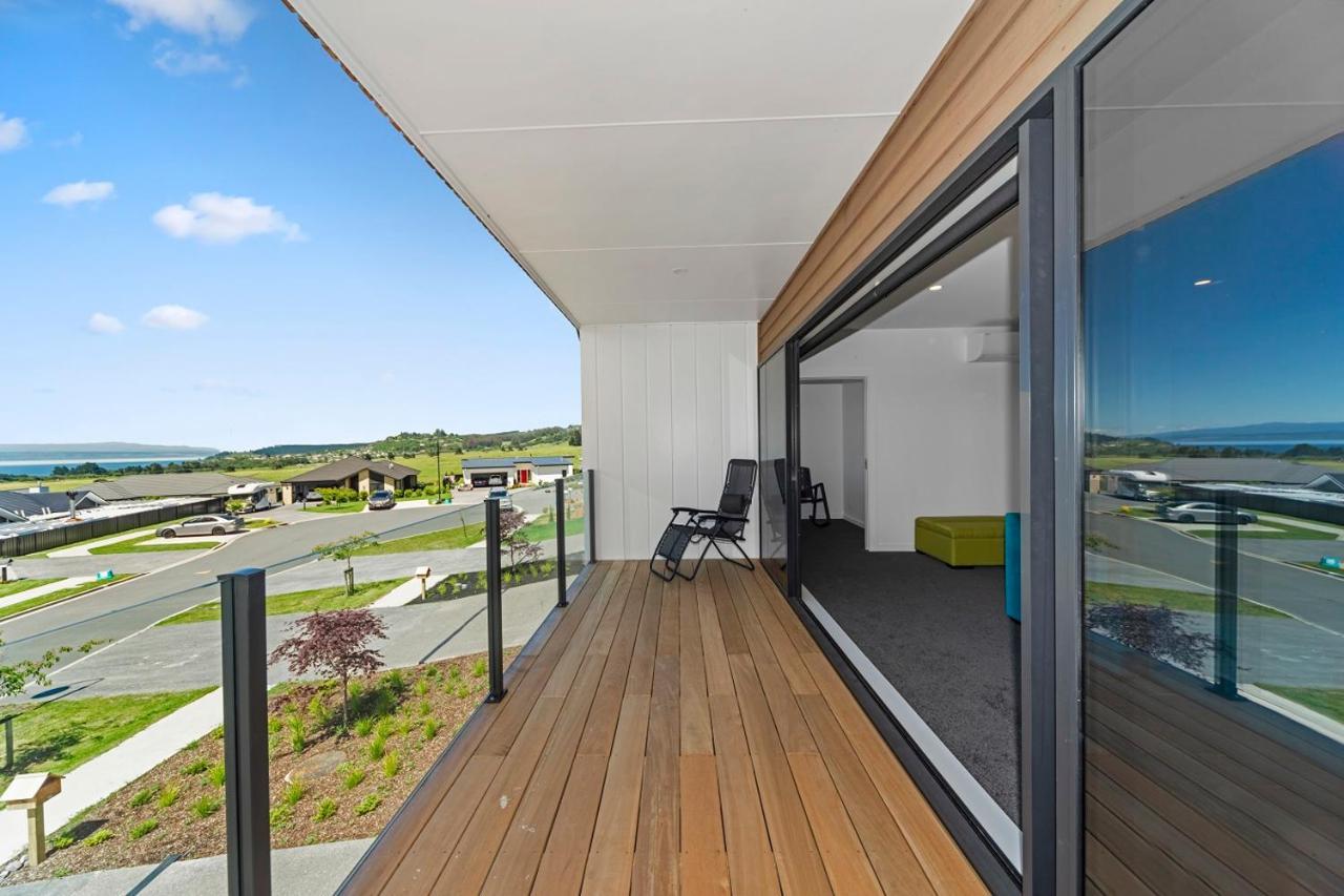 Blue Dun Views - Taupo Apartment Bagian luar foto