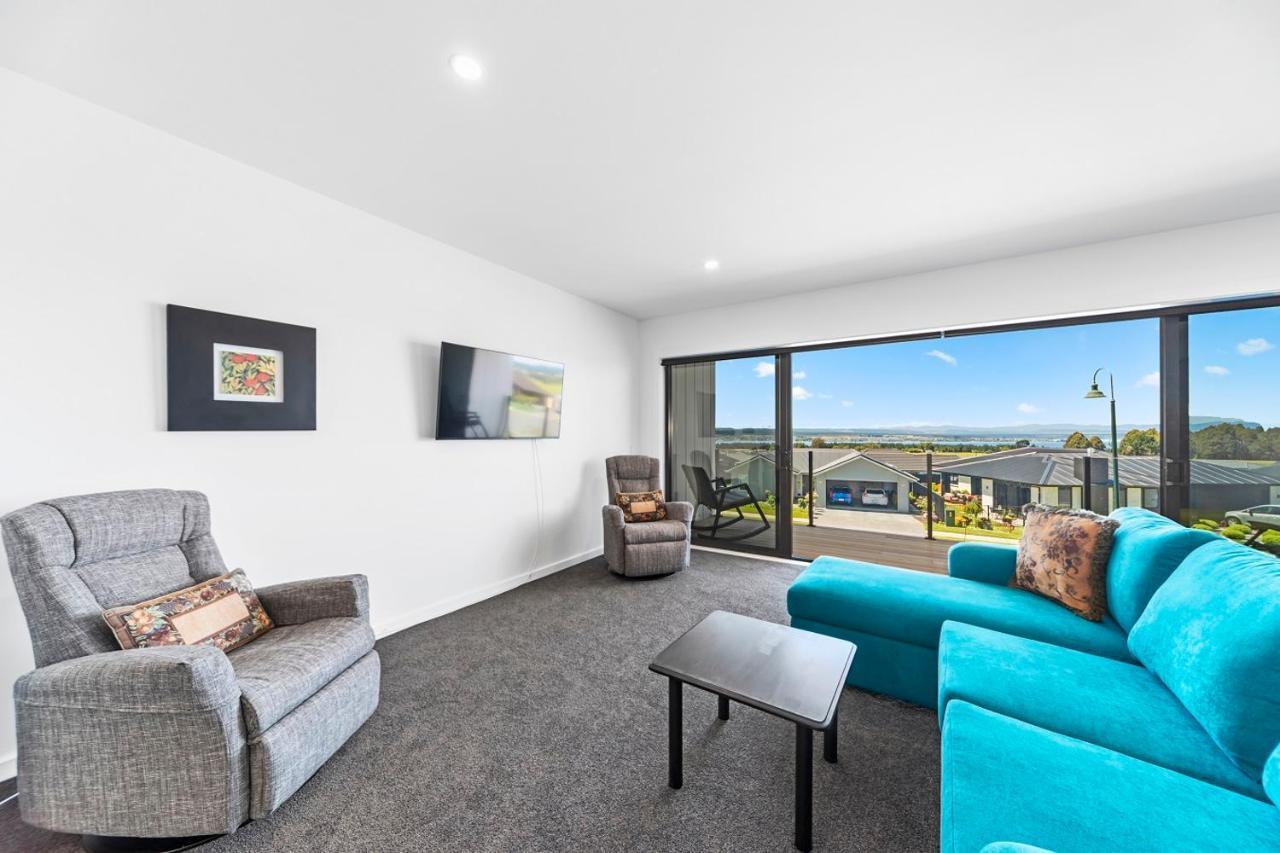Blue Dun Views - Taupo Apartment Bagian luar foto