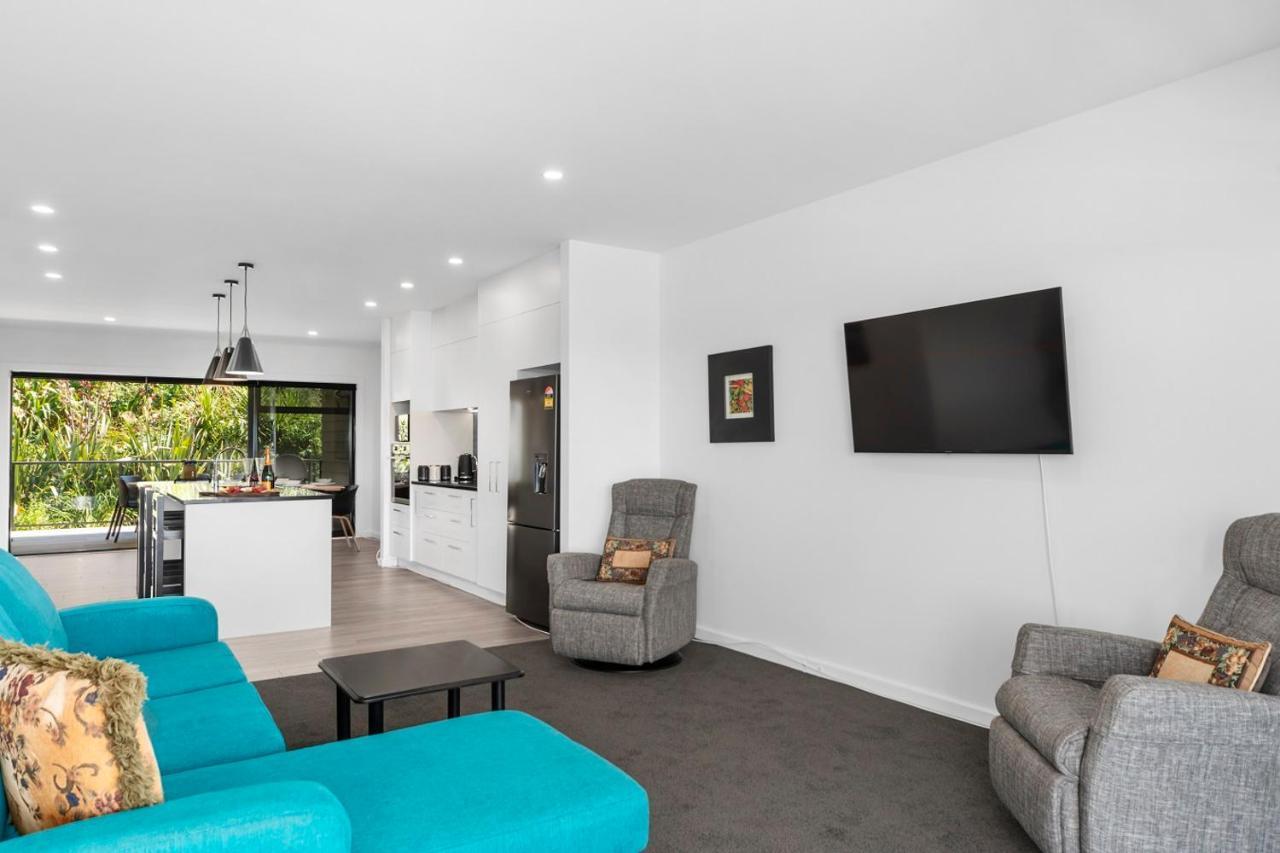 Blue Dun Views - Taupo Apartment Bagian luar foto
