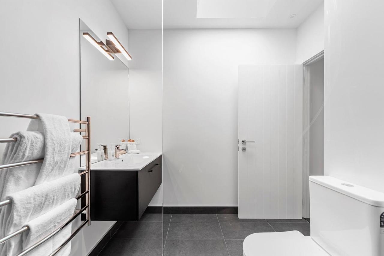 Blue Dun Views - Taupo Apartment Bagian luar foto