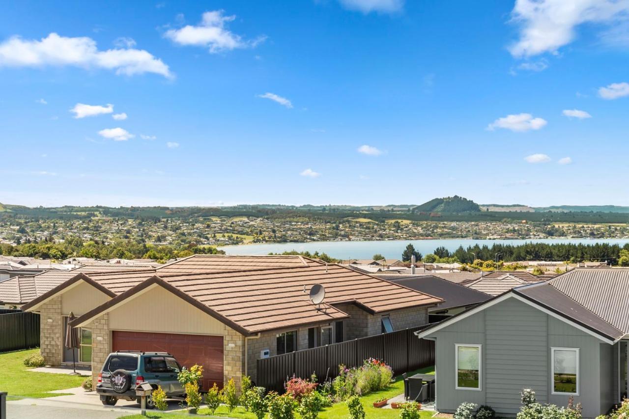 Blue Dun Views - Taupo Apartment Bagian luar foto