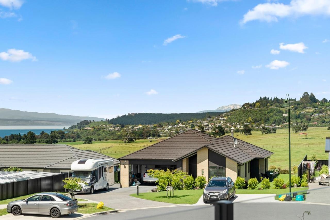 Blue Dun Views - Taupo Apartment Bagian luar foto